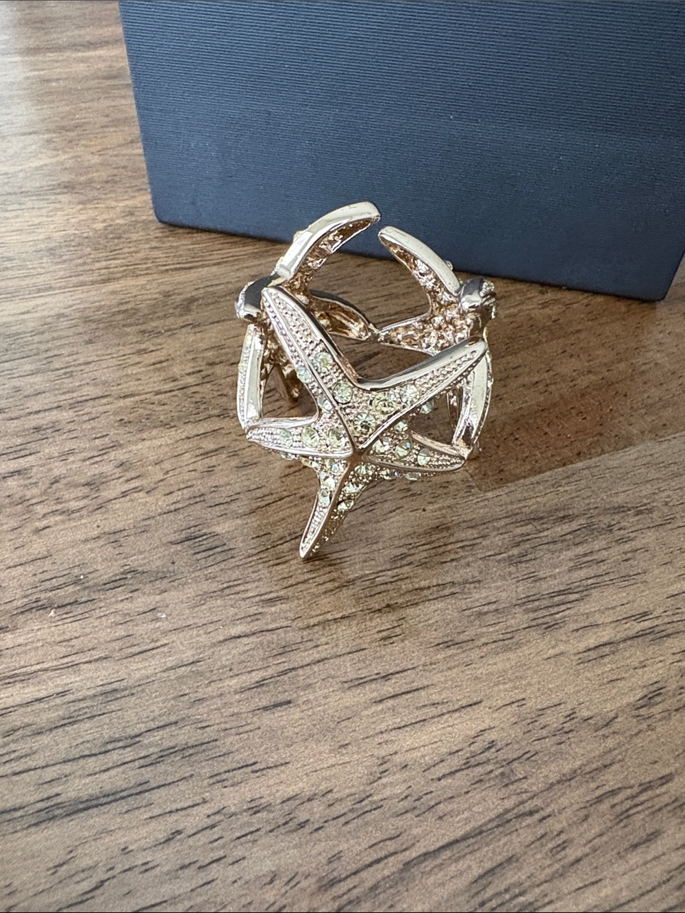 L'OBJET Gold Starfish Napkin Rings with Swarovski- set of 4 - Picture 4 of 8